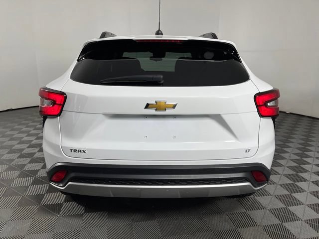 Used 2024 Chevrolet Trax LT w/ Driver Confidence Package FWD image 10