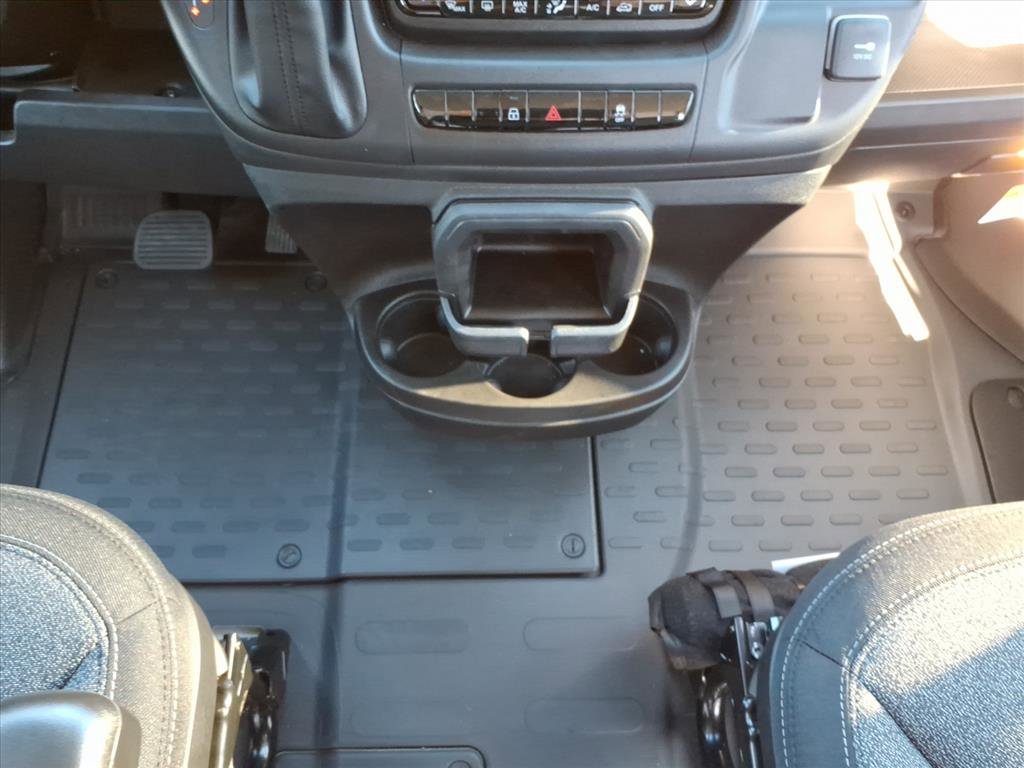 Used 2025 RAM ProMaster 2500 w/ Convenience Group FWD image 17