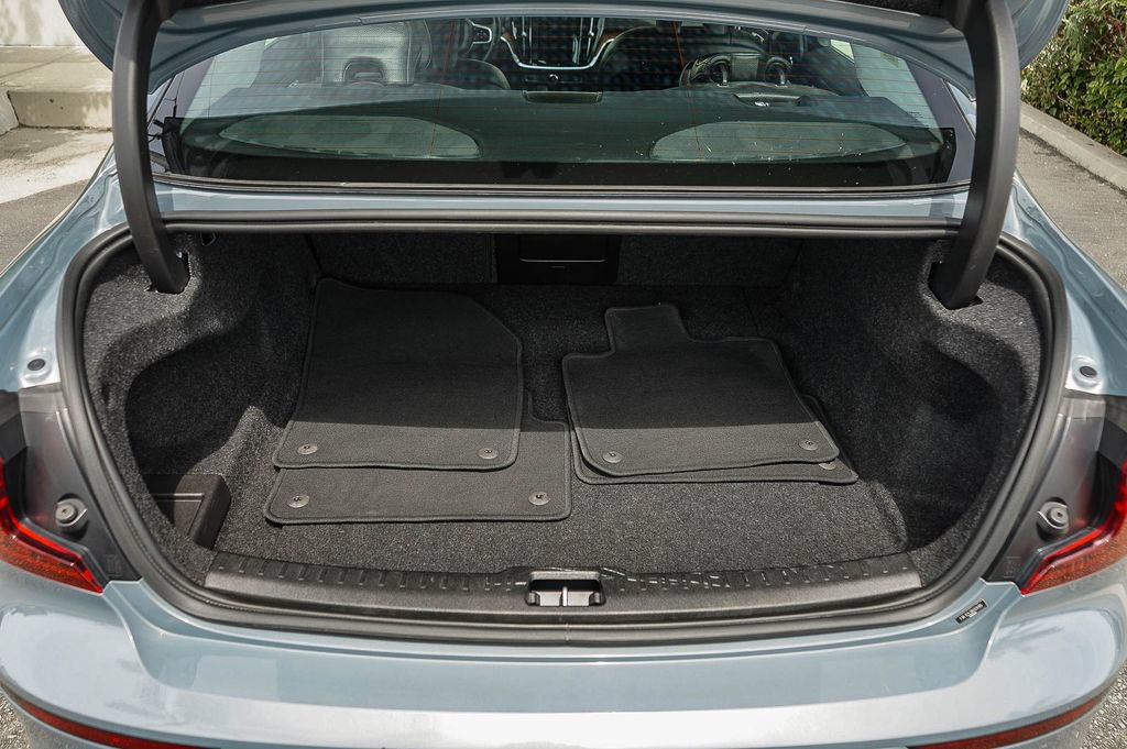 Used 2024 Volvo S60 B5 Plus image 25