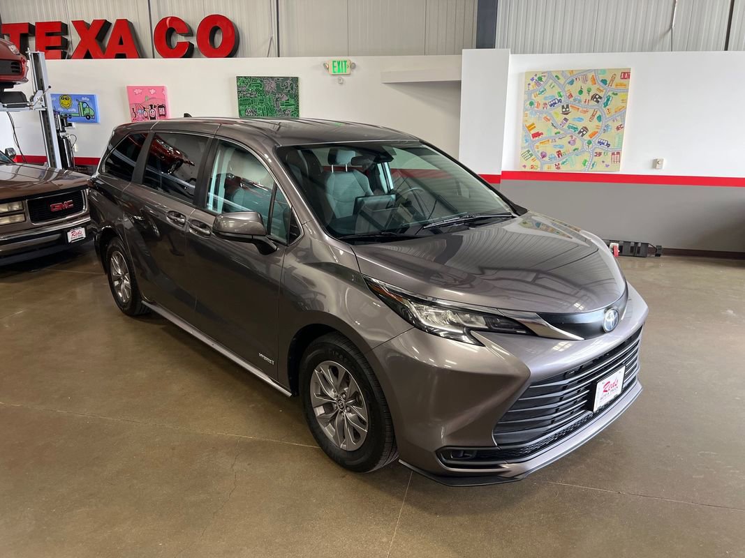 Used 2021 Toyota Sienna LE image 54