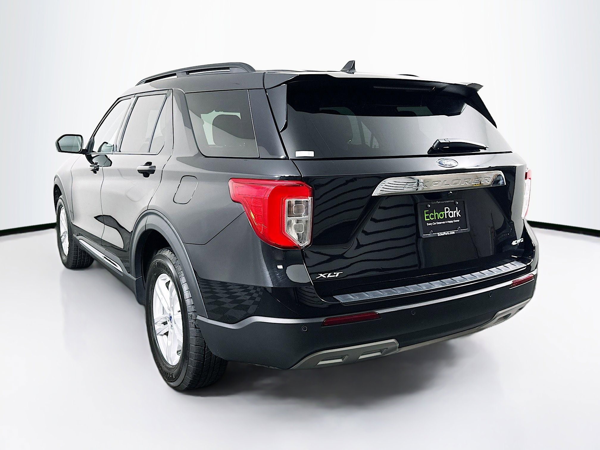 Used 2024 Ford Explorer XLT w/ Equipment Group 202A image 5