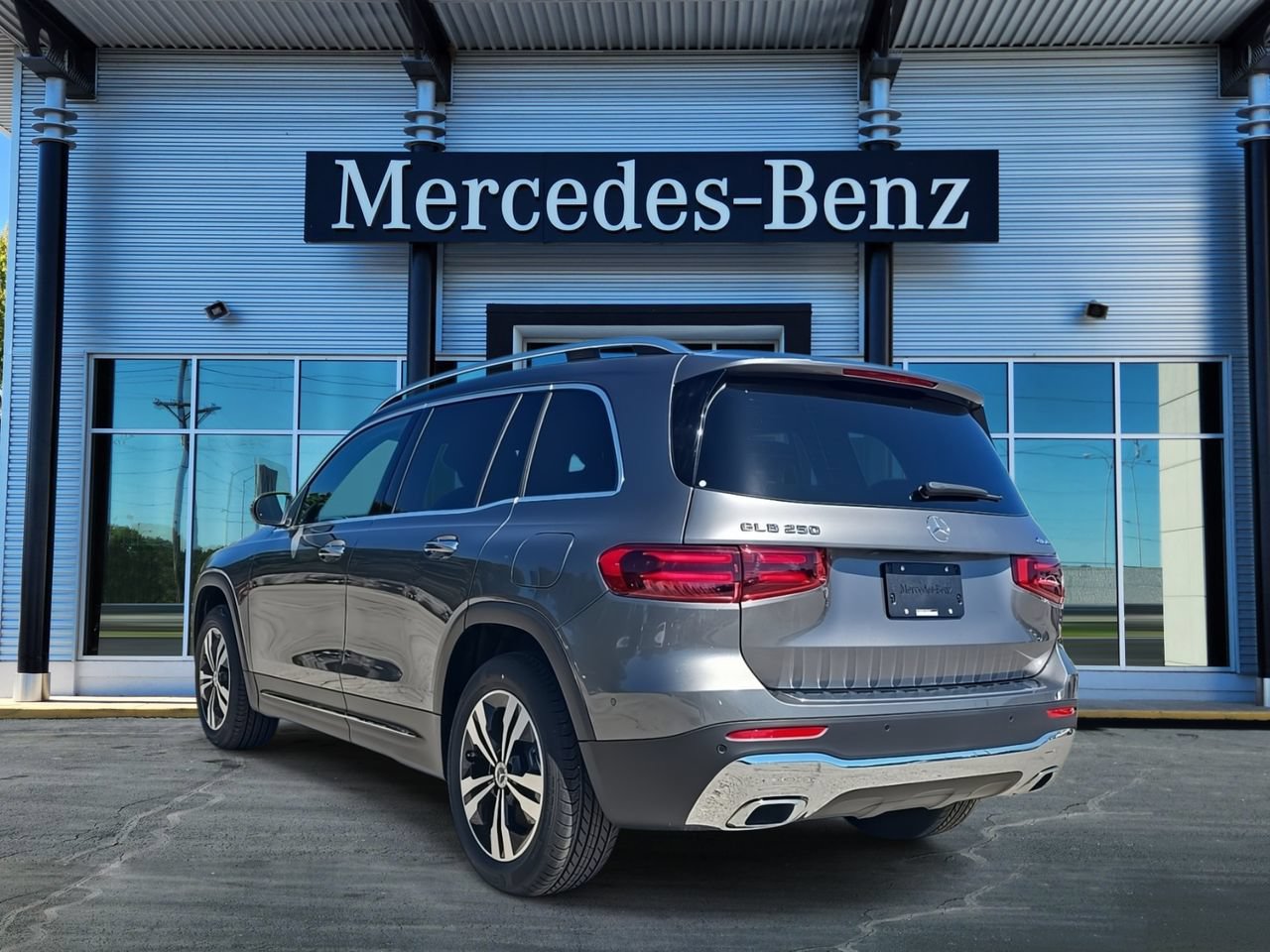 New 2026 Mercedes-Benz GLB 250 4MATIC image 4