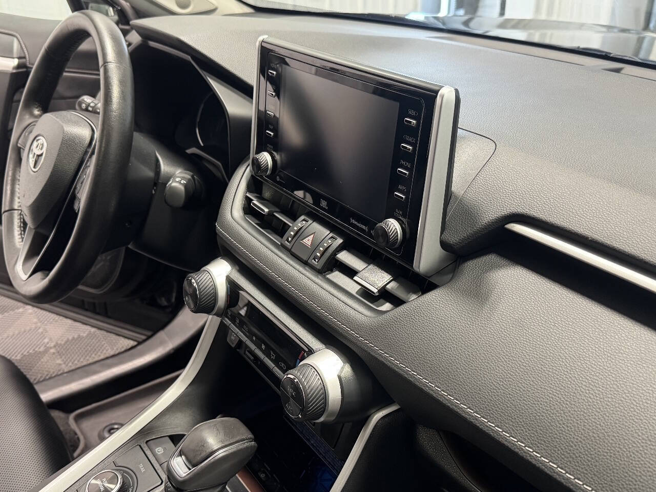 Used 2020 Toyota RAV4 Limited AWD/4WD image 25