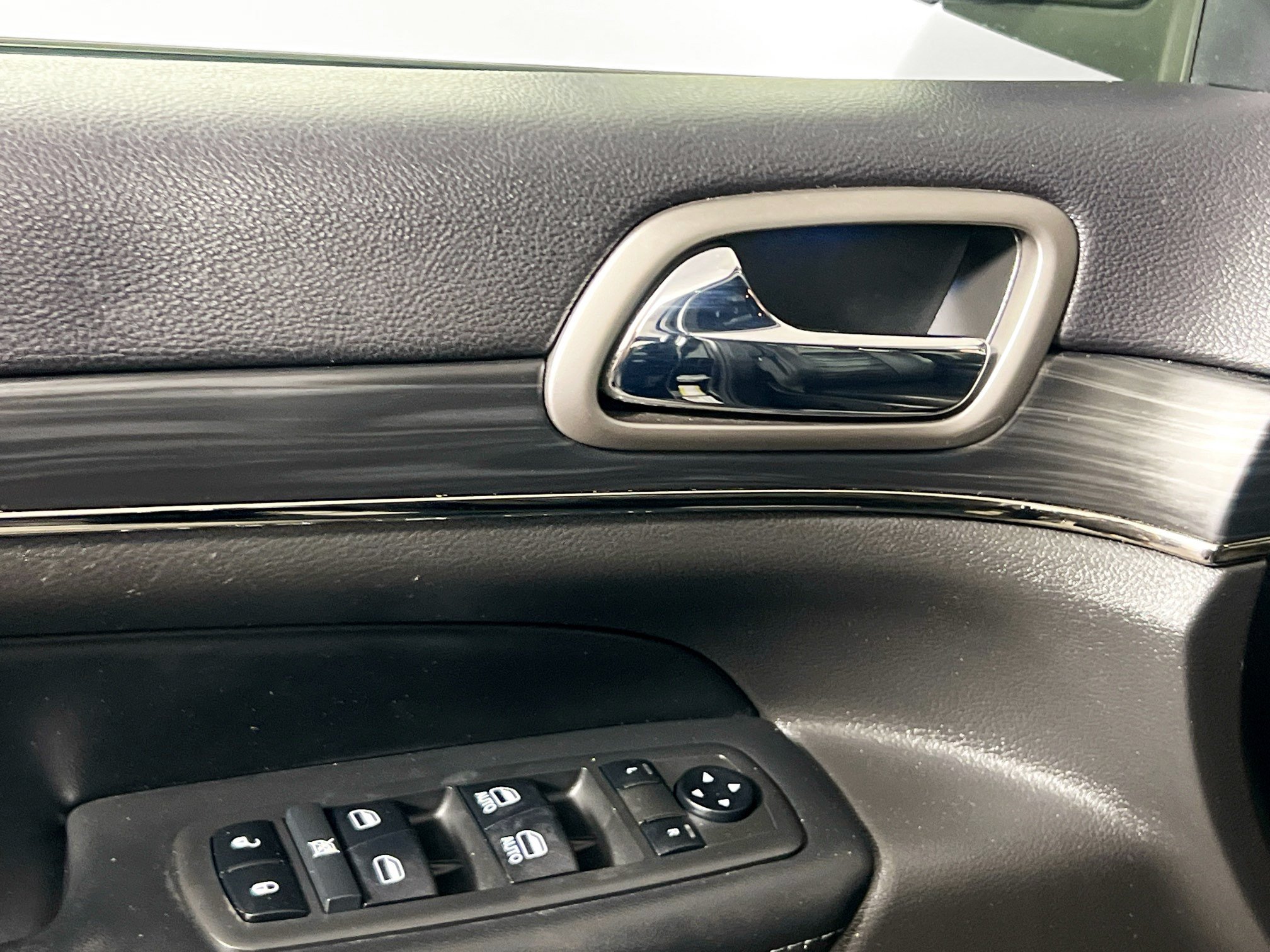 Used 2019 Jeep Grand Cherokee Limited X RWD image 16