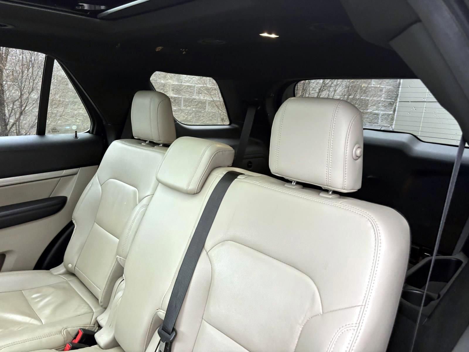 Used 2018 Ford Explorer XLT w/ Equipment Group 202A image 25