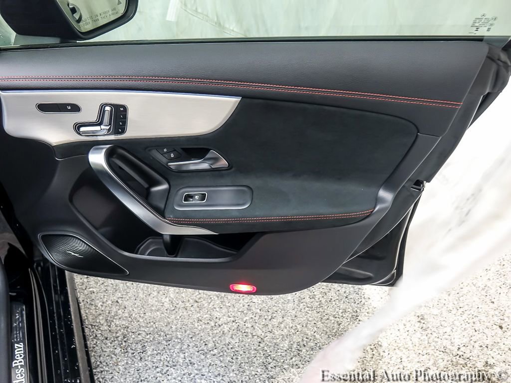Used 2024 Mercedes-Benz CLA 250 4MATIC image 27