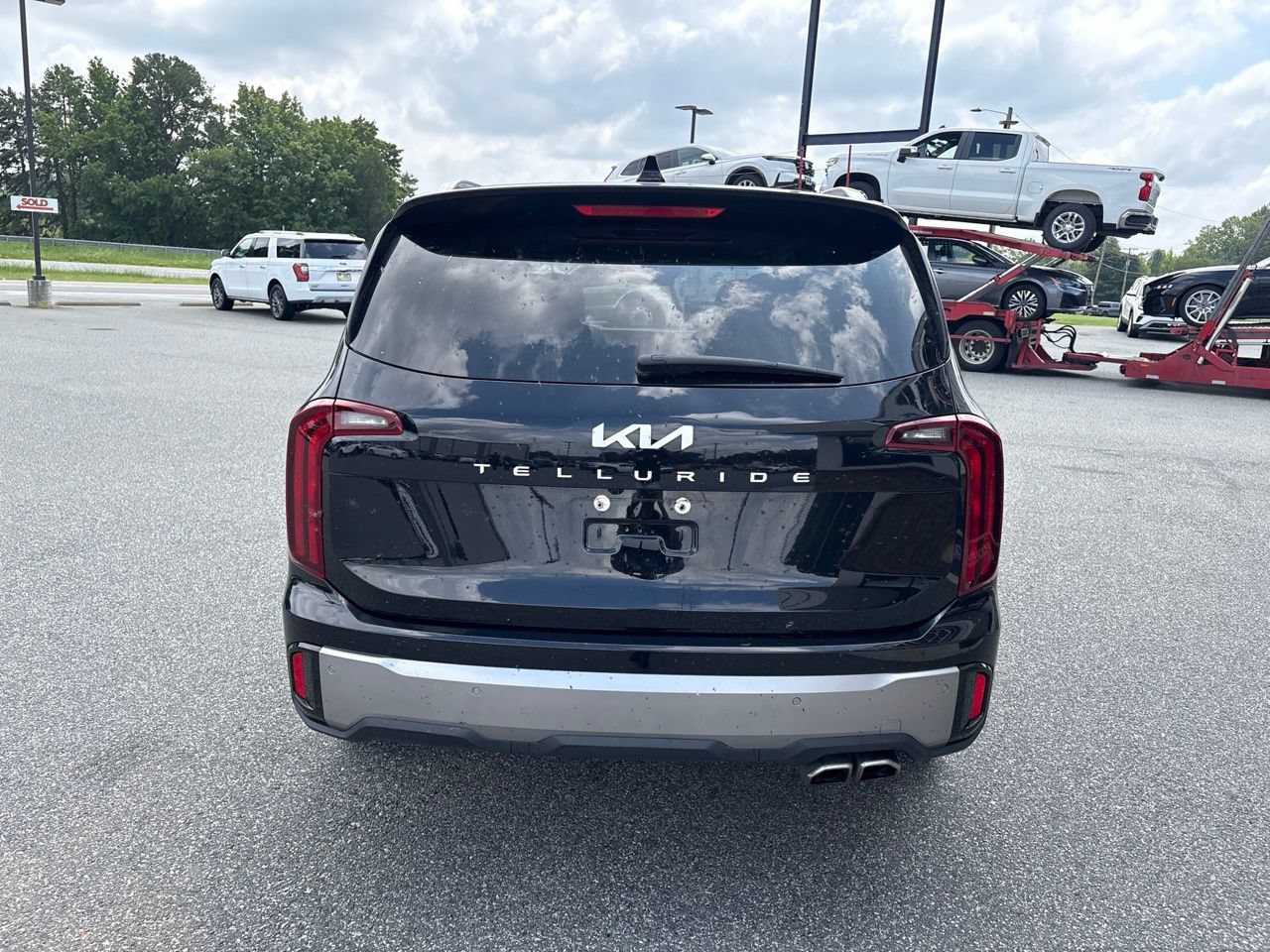 Used 2025 Kia Telluride S FWD image 8