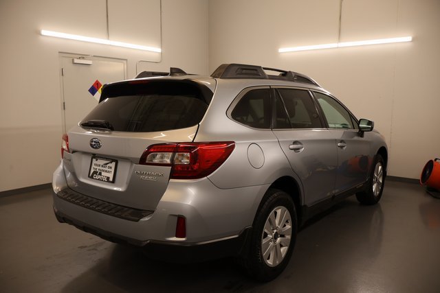 Used 2017 Subaru Outback 2.5i Premium w/ Popular Package #2 AWD/4WD image 2