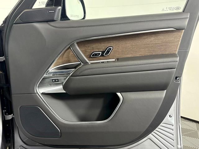 New 2025 Land Rover Range Rover SE image 20