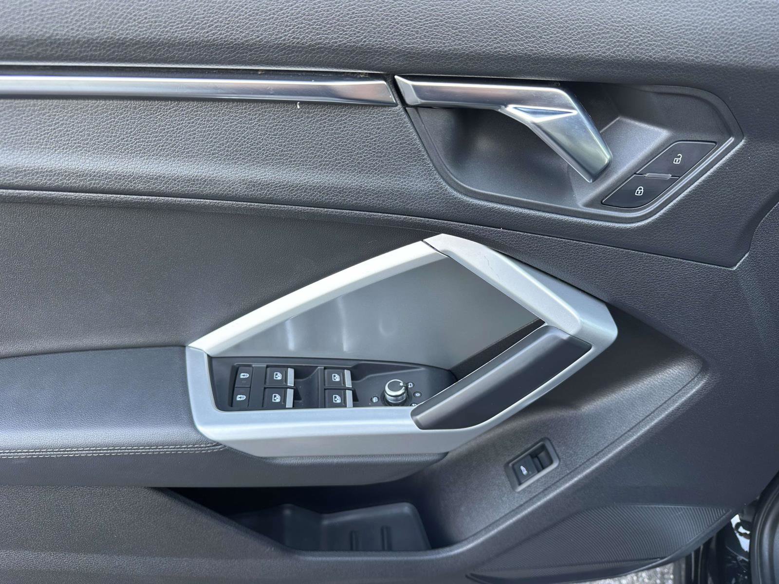 Used 2019 Audi Q3 2.0T Premium w/ Convenience Package image 14