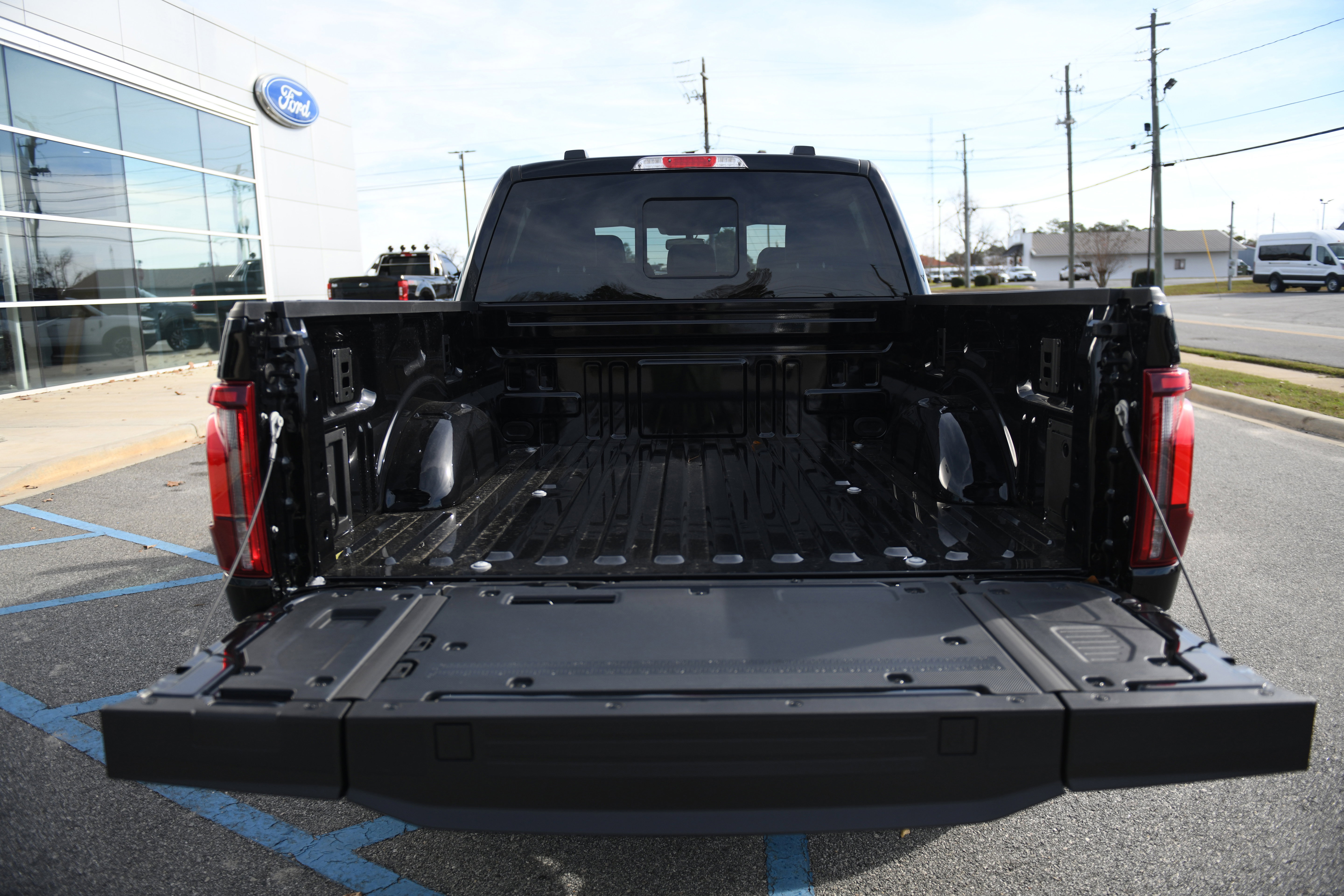 New 2025 Ford F150 Lariat w/ Equipment Group 502A High image 18