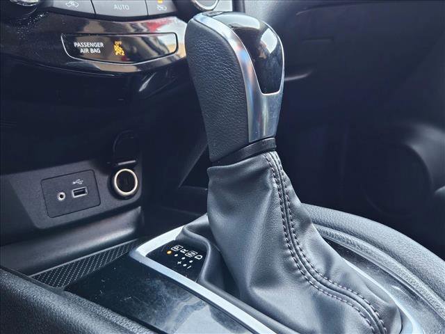 Used 2018 Nissan Rogue SV image 11