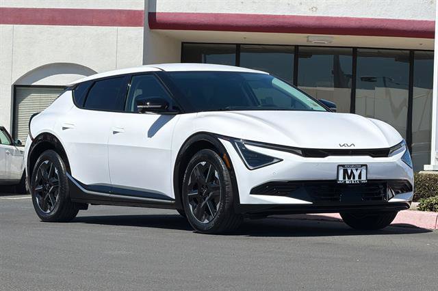 New 2026 Kia EV6 Wind RWD image 2