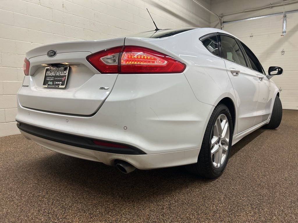 Used 2016 Ford Fusion SE image 2