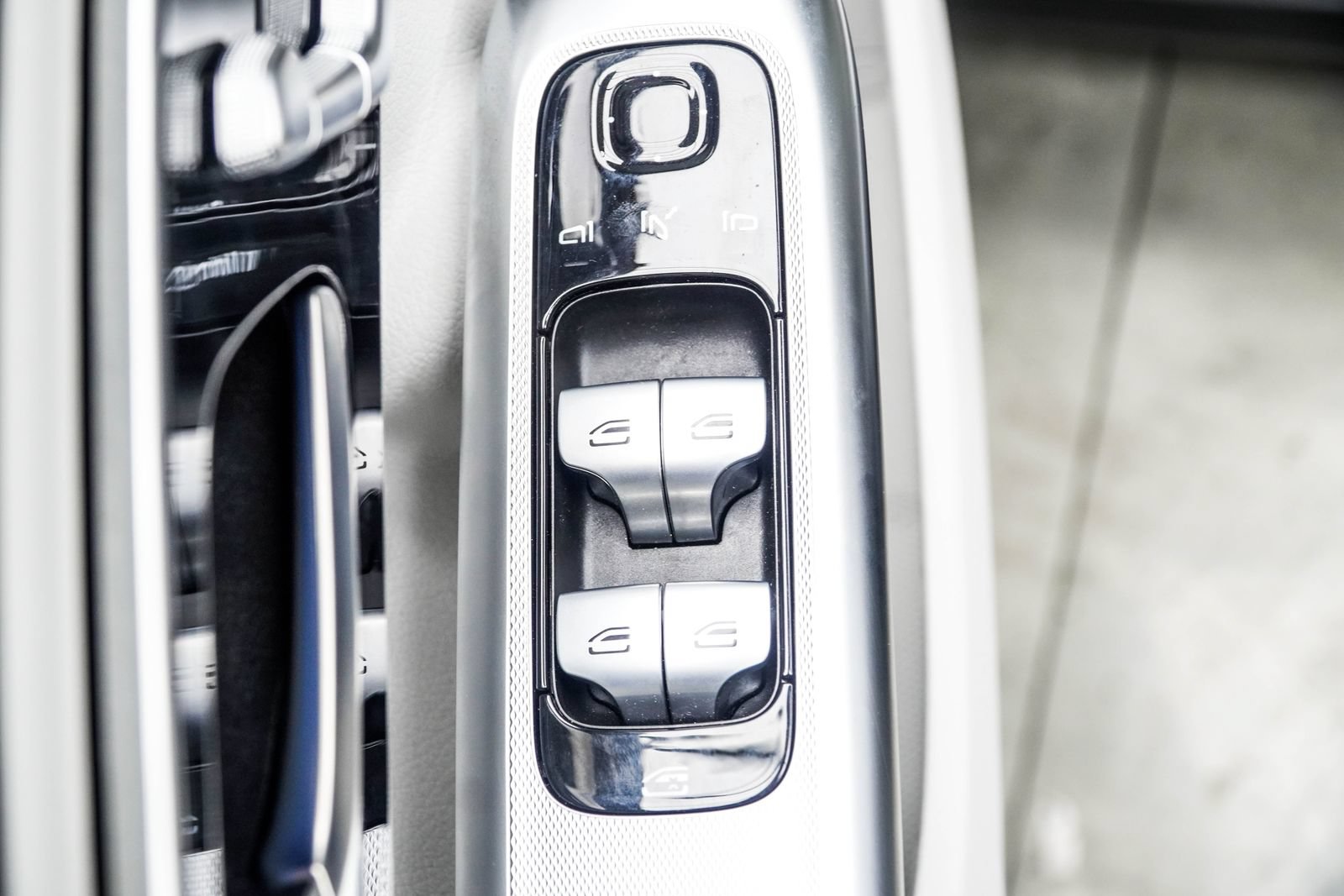 Used 2025 Mercedes-Benz EQE 500 4MATIC Sedan image 35