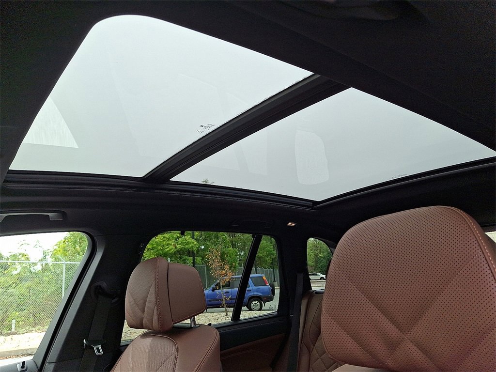 Certified 2024 BMW X5 xDrive50e w/ Premium Package image 17