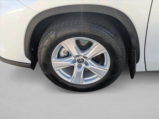 Used 2023 Toyota Highlander L image 21