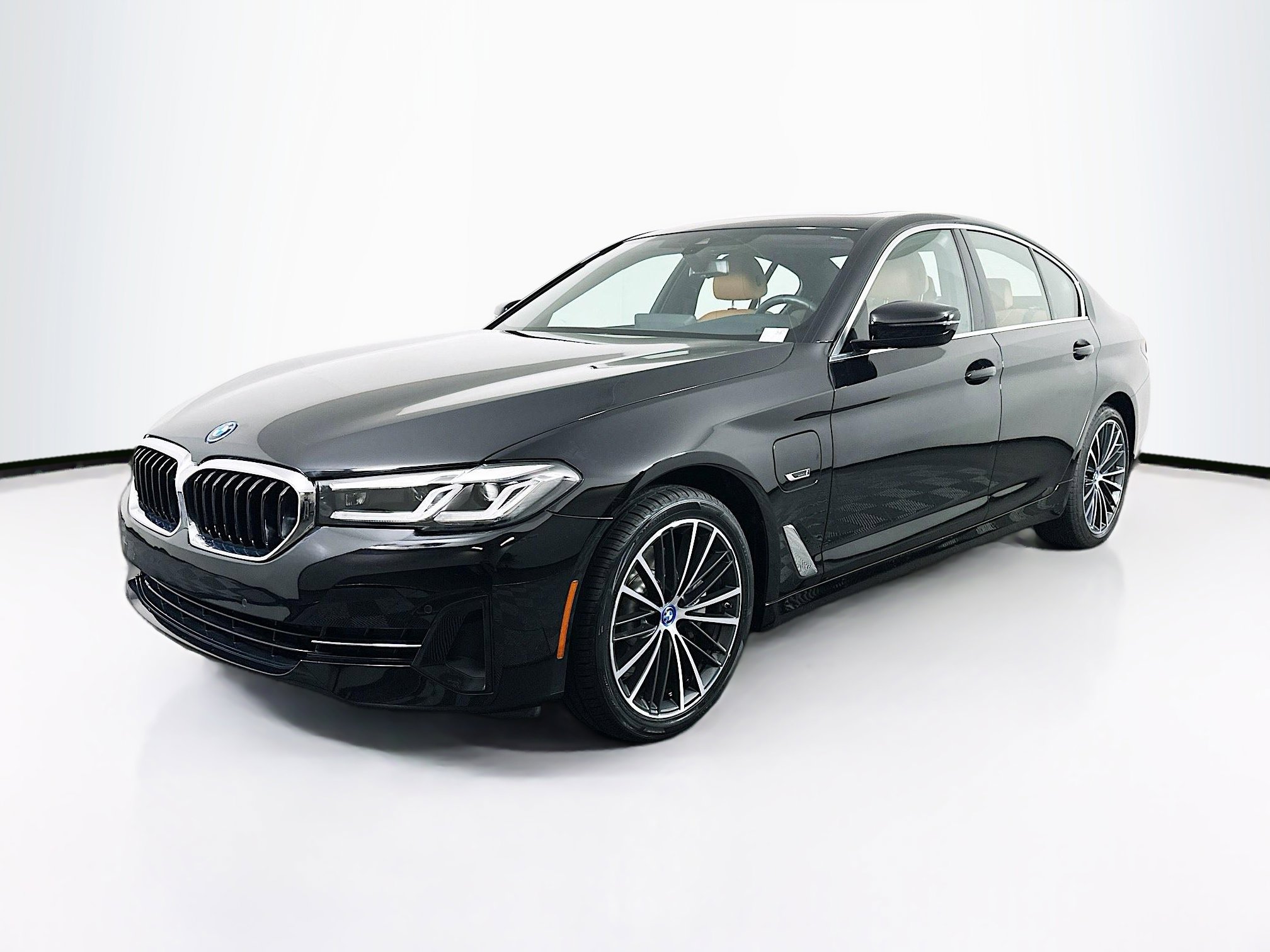 Used 2023 BMW 530e w/ Convenience Package image 3