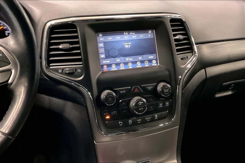 Used 2021 Jeep Grand Cherokee Laredo w/ Security & Convenience Group AWD/4WD image 10