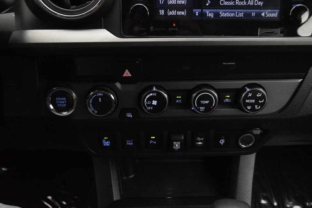 Used 2019 Toyota Tacoma TRD Sport w/ Technology Package AWD/4WD image 25