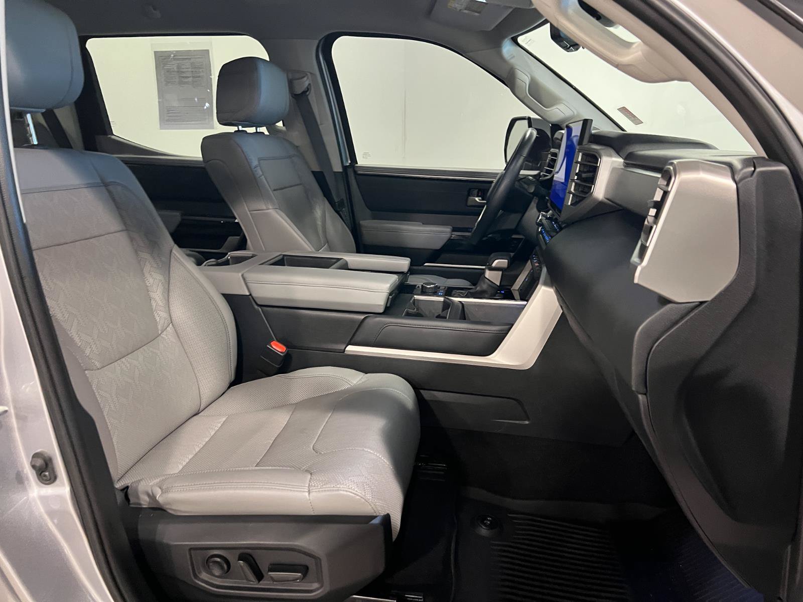 Used 2024 Toyota Tundra Limited AWD/4WD image 37
