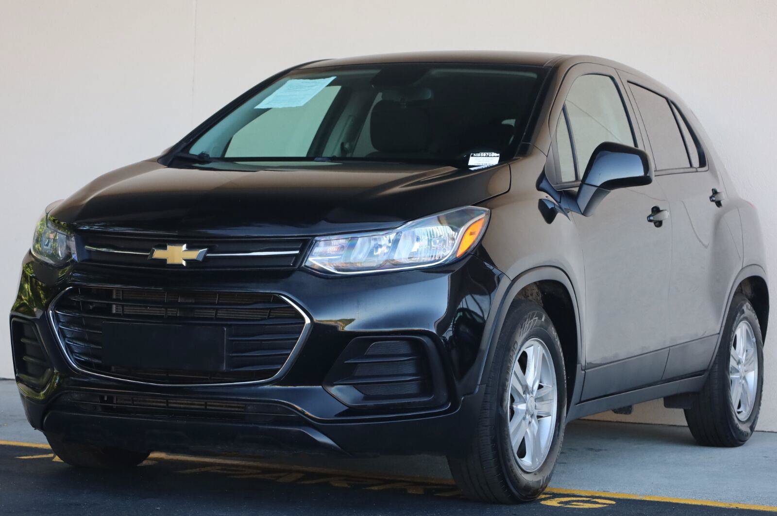 Used 2022 Chevrolet Trax LS w/ Tint and Cruise Package FWD image 5