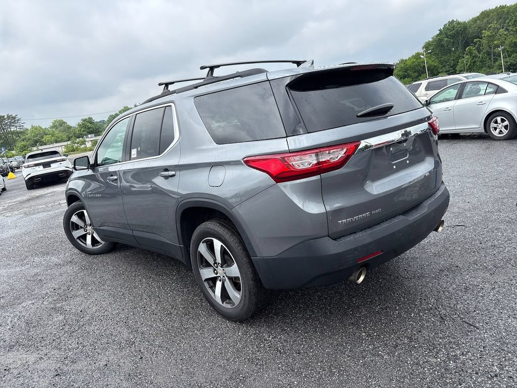 Used 2020 Chevrolet Traverse LT w/ LT Premium Package AWD/4WD image 3