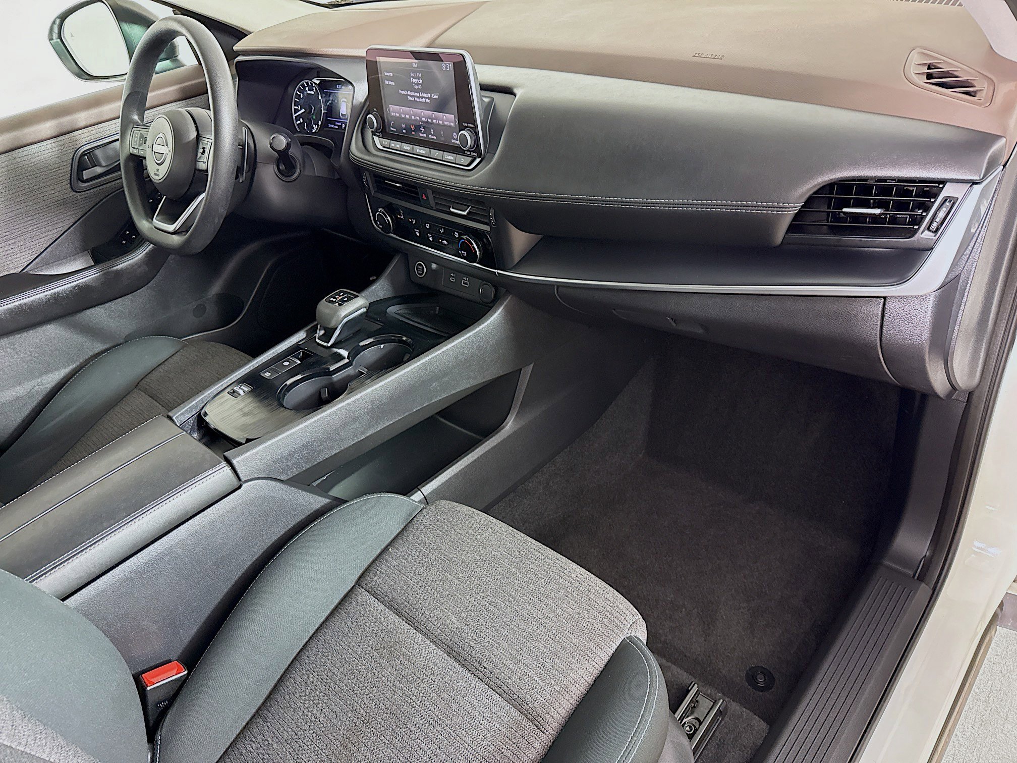 Used 2022 Nissan Rogue S image 34