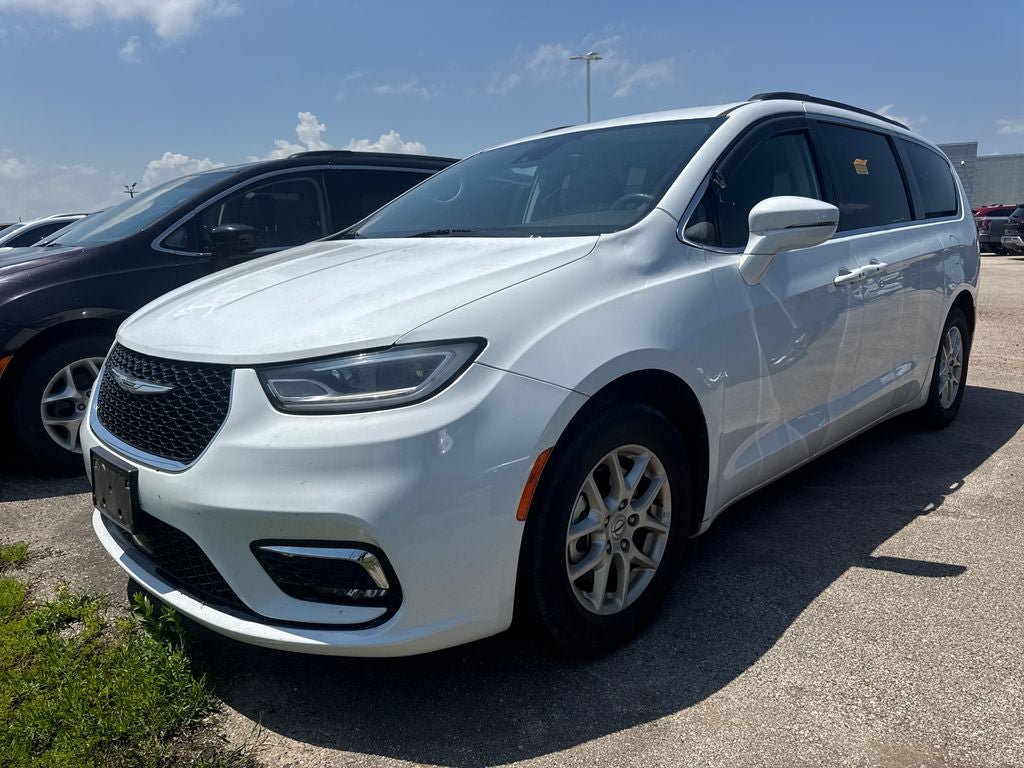 Used 2022 Chrysler Pacifica Touring-L FWD image 1