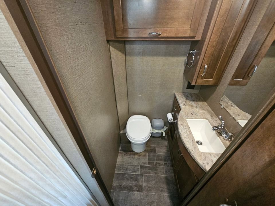 Used 2018 Ford E-450 and Econoline 450 Super Duty w/ Motorhome Prep Package RWD image 29