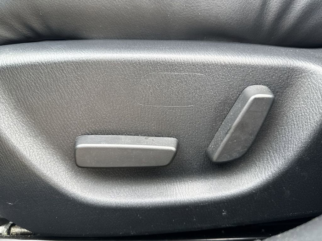 Used 2018 MAZDA MAZDA3 Touring image 12