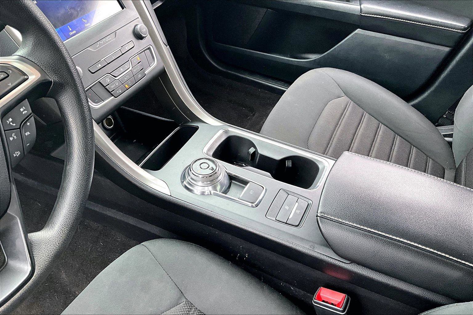 Used 2020 Ford Fusion SE image 13