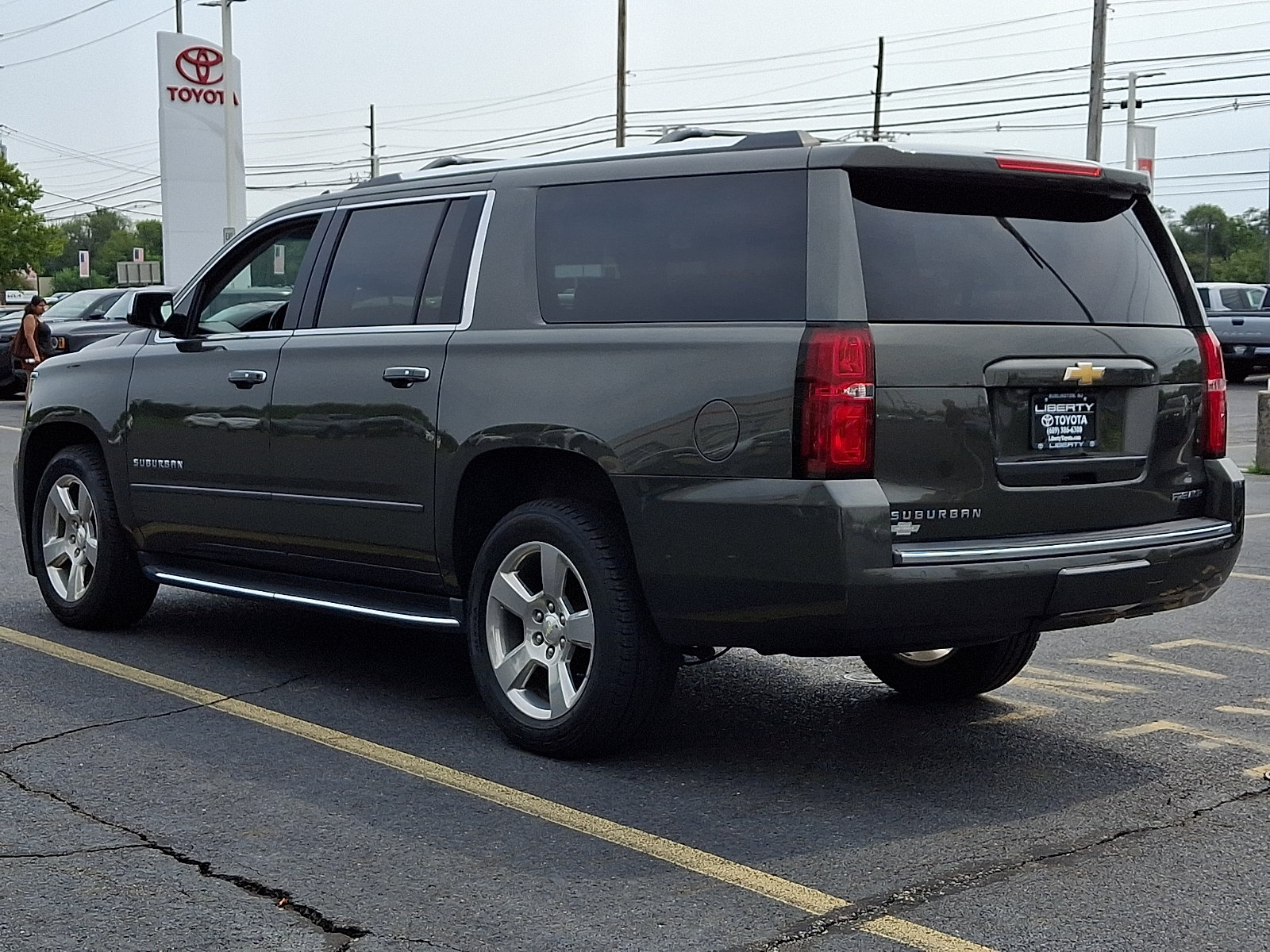 Used 2019 Chevrolet Suburban Premier AWD/4WD image 4