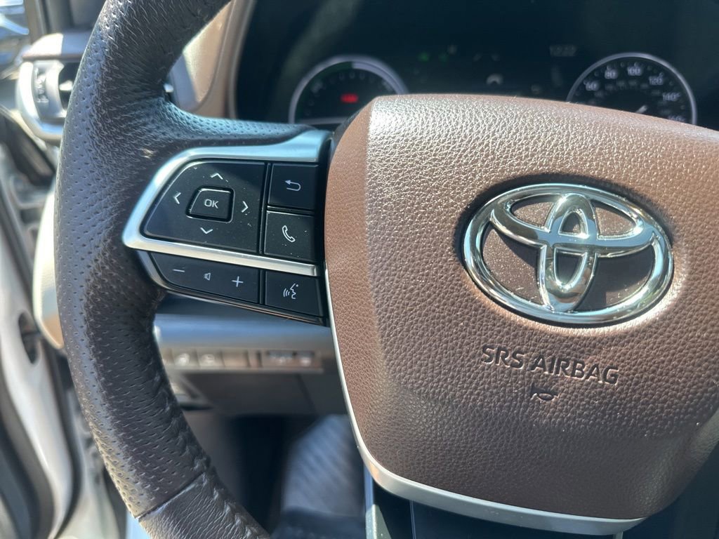Used 2023 Toyota Sienna Platinum AWD/4WD image 14