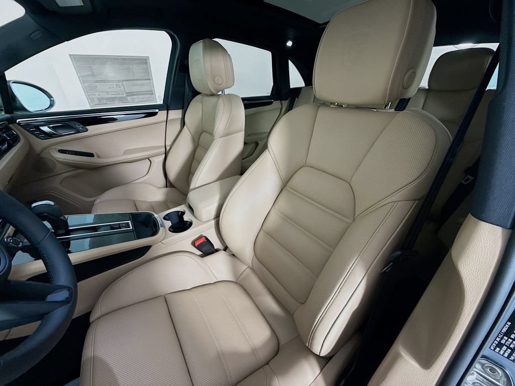 New 2026 Porsche Macan AWD/4WD image 5