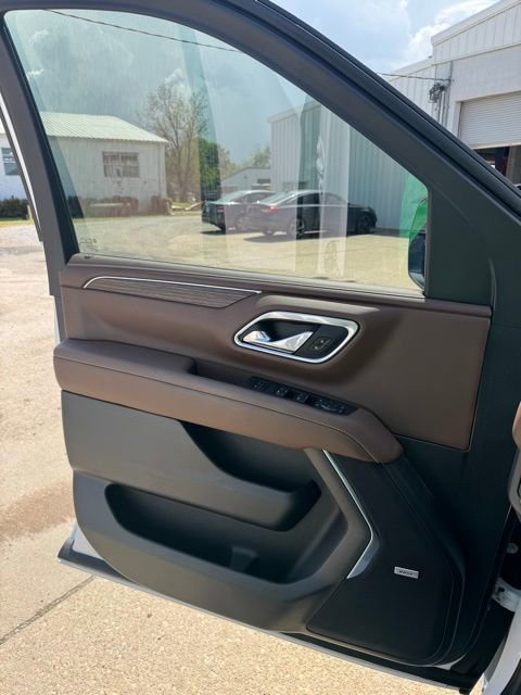 Used 2024 Chevrolet Suburban High Country w/ Advanced Technology Package image 9