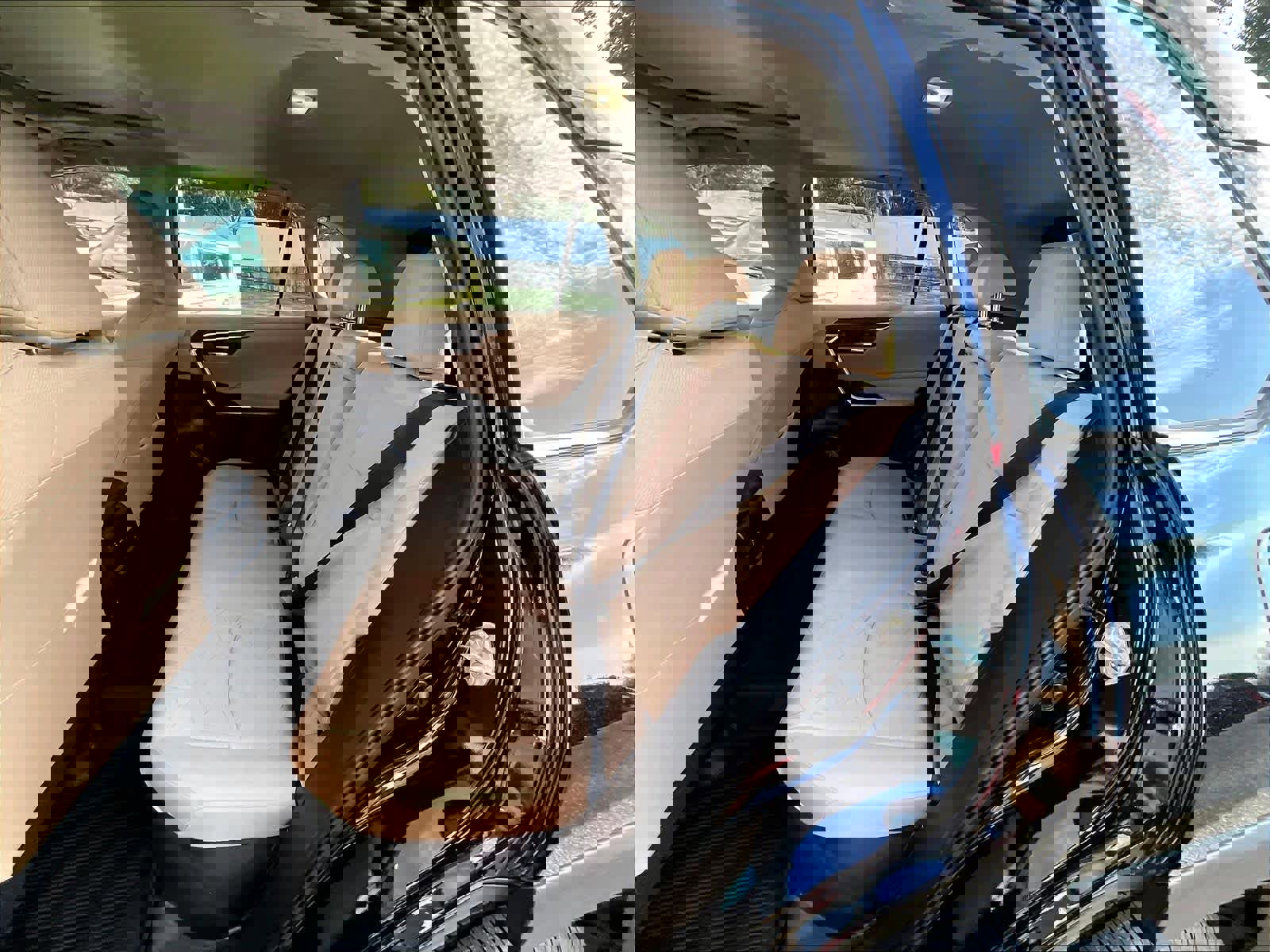 Used 2023 Toyota RAV4 XLE image 15