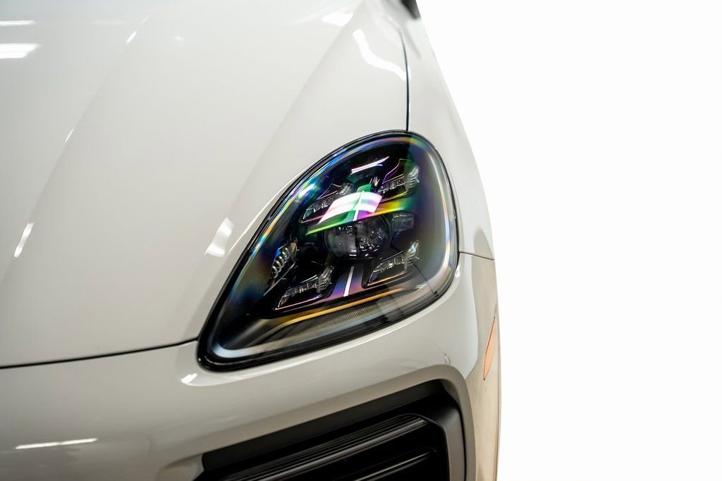 Used 2022 Porsche Cayenne S Platinum image 4