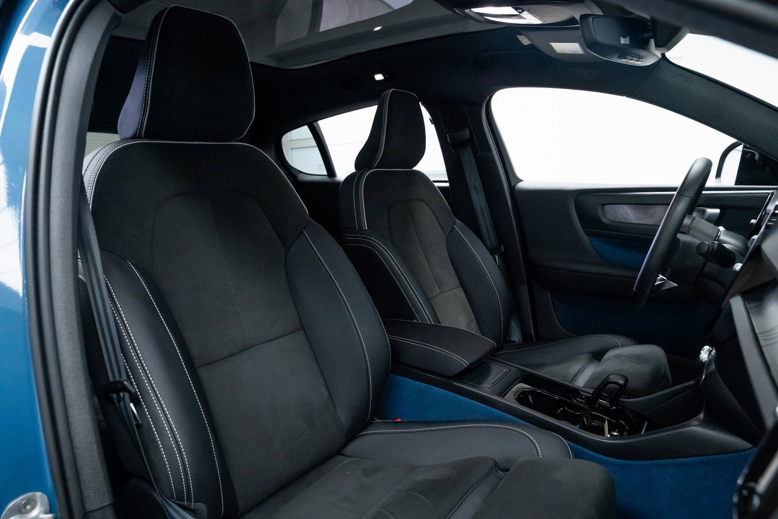 Used 2023 Volvo C40 P8 Recharge Plus w/ Climate Package image 24