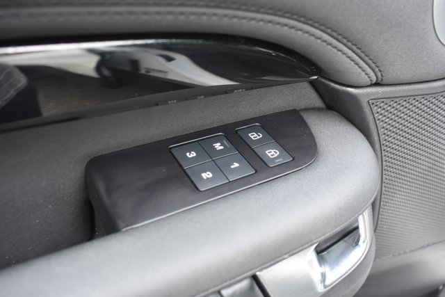 Used 2024 Land Rover Discovery S AWD/4WD image 13