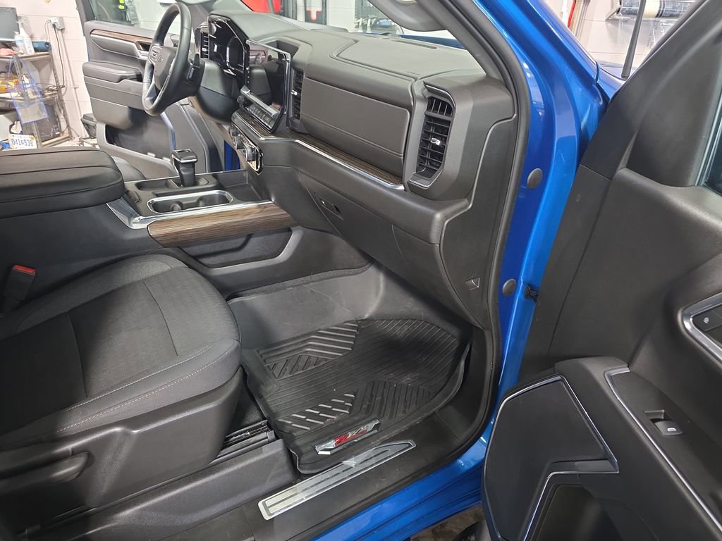 Certified 2023 Chevrolet Silverado 1500 RST AWD/4WD image 10