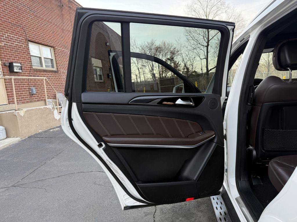 Used 2015 Mercedes-Benz GL 63 AMG 4MATIC image 19