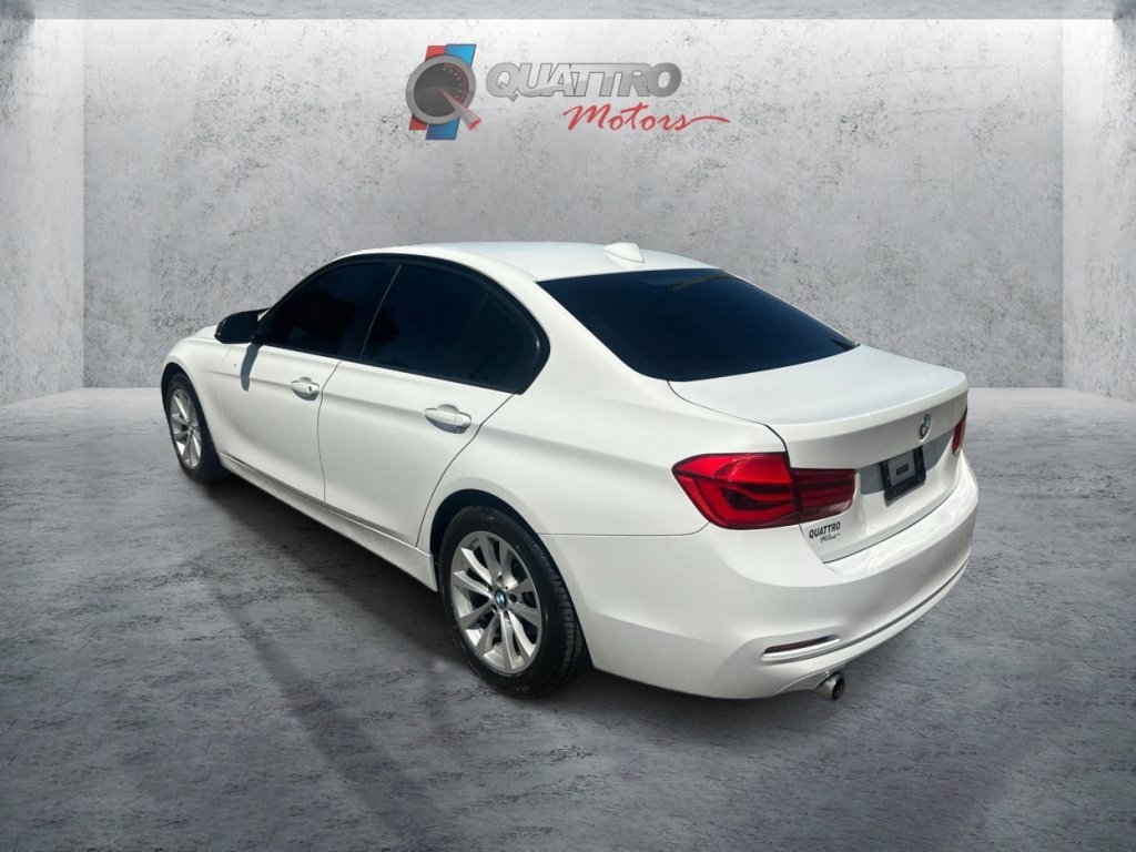 Used 2018 BMW 320i xDrive Sedan AWD/4WD image 3