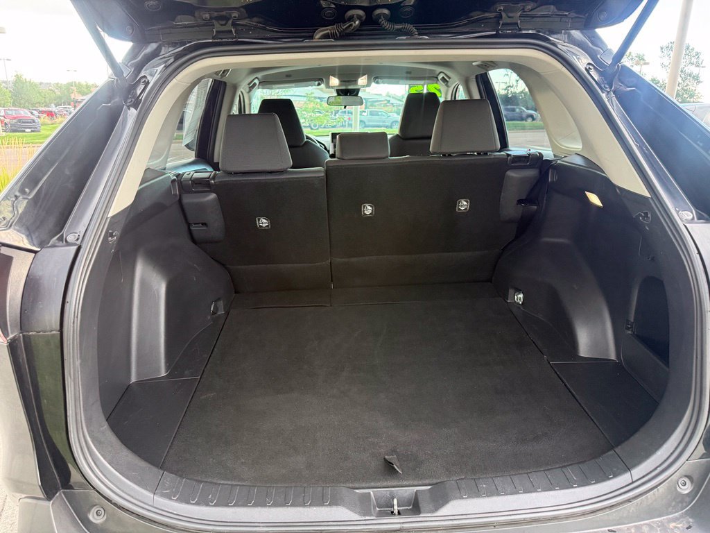 Used 2025 Toyota RAV4 XLE AWD/4WD image 22