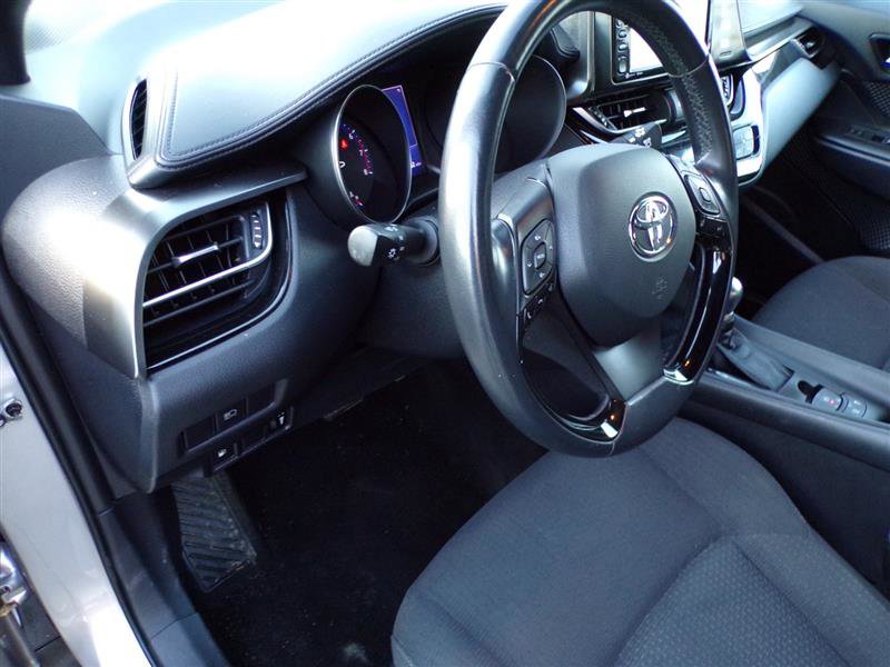 Used 2018 Toyota C-HR XLE image 31