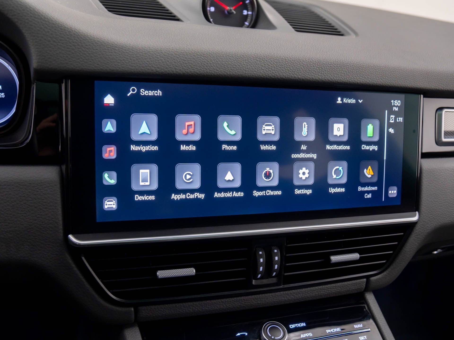 Certified 2022 Porsche Cayenne Platinum Edition image 26