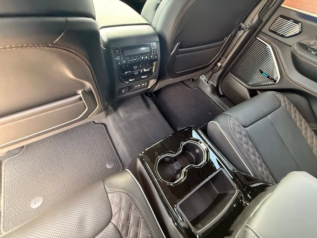 New 2026 Jeep Grand Cherokee L Summit w/ Obsidian Package AWD/4WD image 27