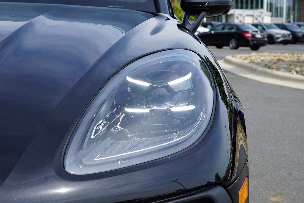 Used 2023 Porsche Macan S AWD/4WD image 10