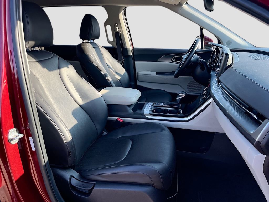 Certified 2024 Kia Carnival LX image 26