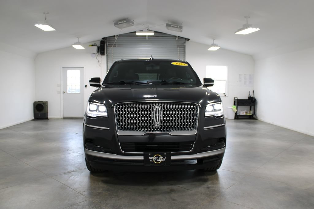 Used 2023 Lincoln Navigator Reserve AWD/4WD image 3